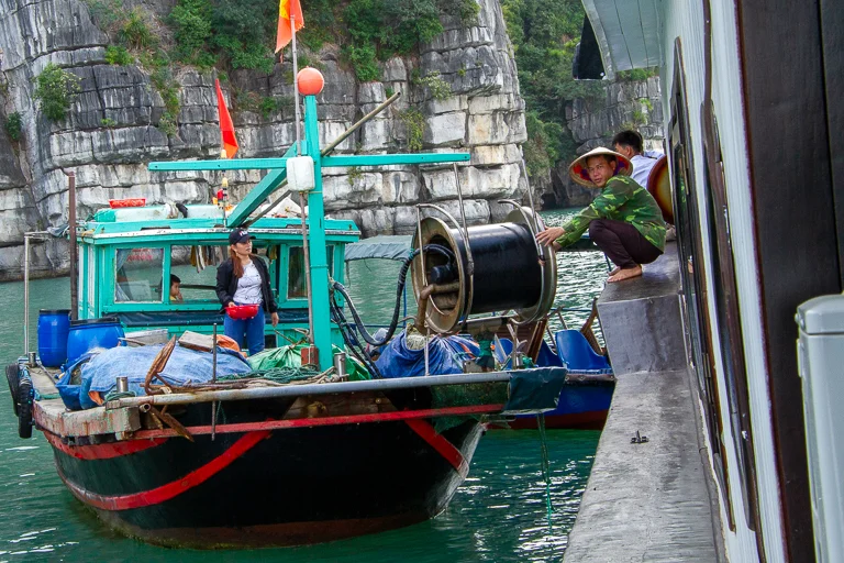 IMG_7865-blog fishing boat halong bay